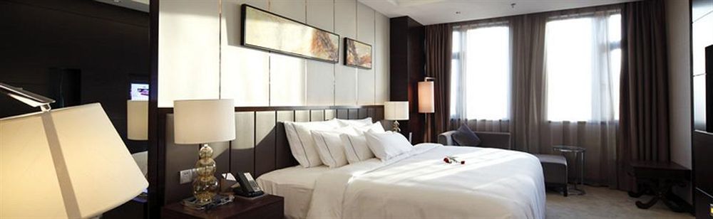 Riviera Hotel Ningbo Exterior photo